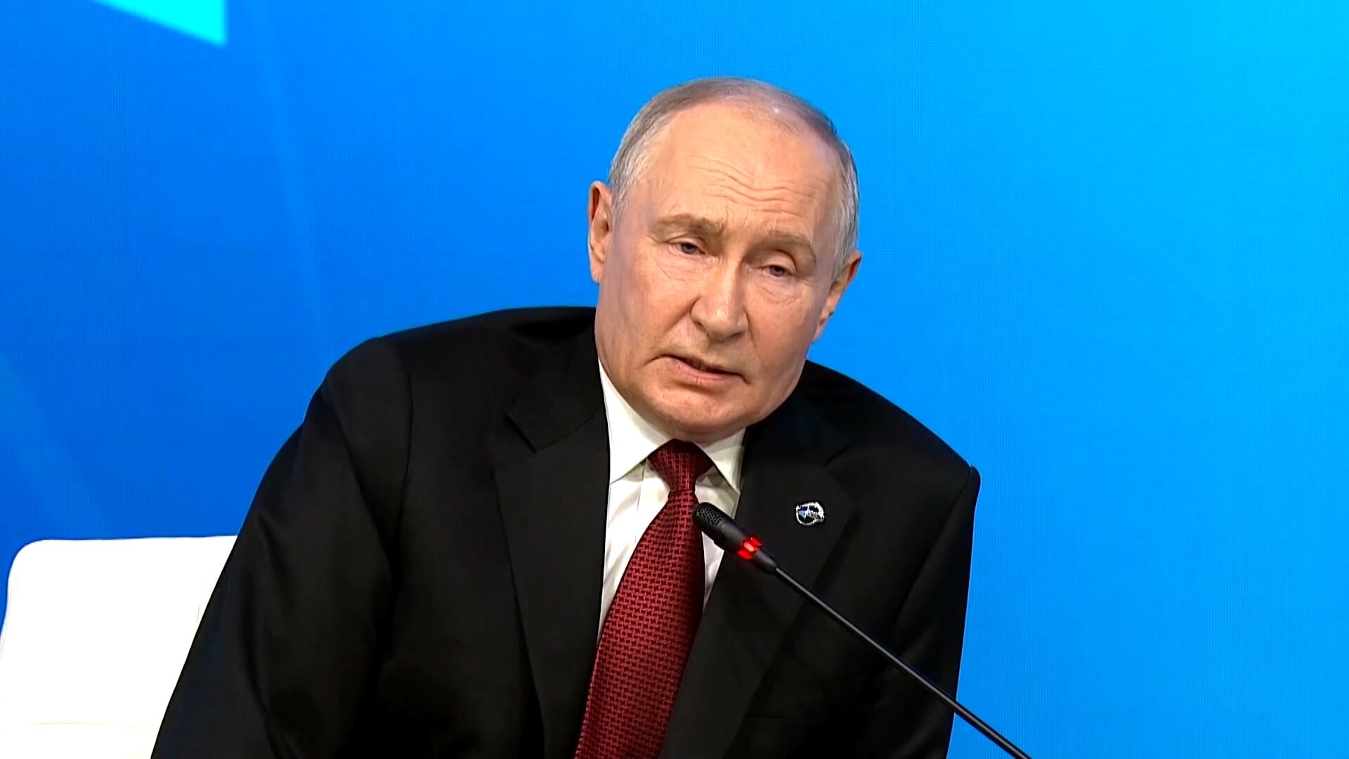 Vladimir Putin ameaça usar armas nucleares contra Otan