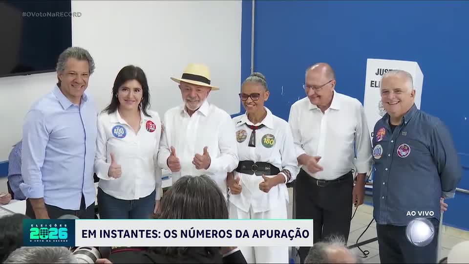 Lula vota em São Bernardo do Campo (SP) e diz estar confiante na reeleição