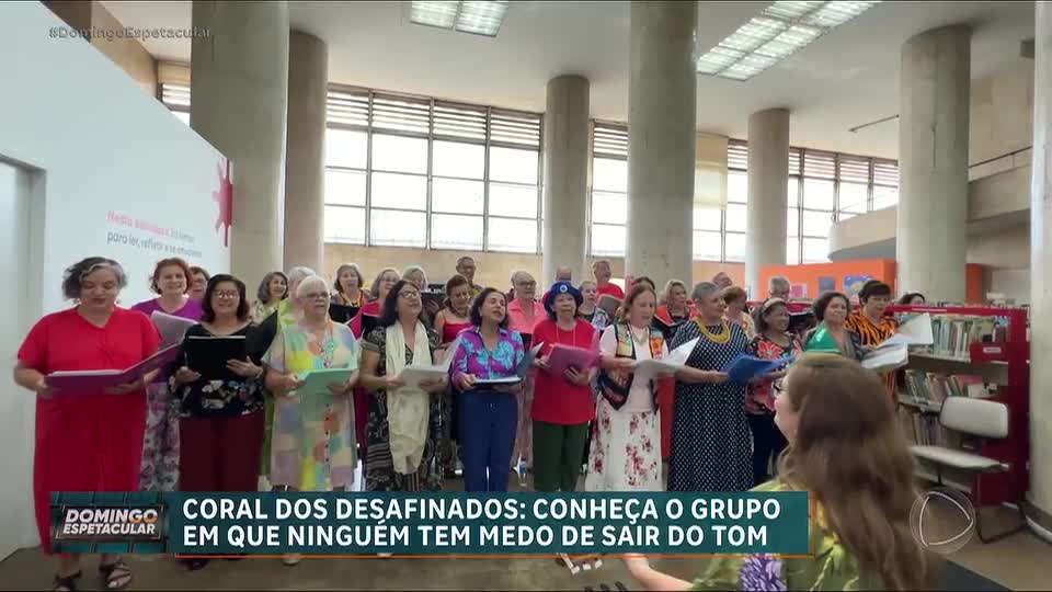 'Coral dos desafinados' canta feliz e transforma vidas em Belo Horizonte (MG)