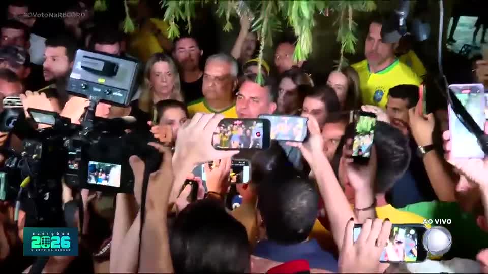 Flávio Bolsonaro afirma que brasileiros votaram pela mudança: ‘Está decretado o fim da era do PT’