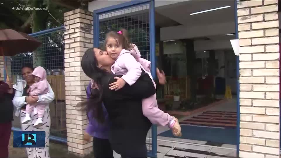 Criança de três anos foge sozinha da creche em SC e é reconhecida na rua por amiga da família