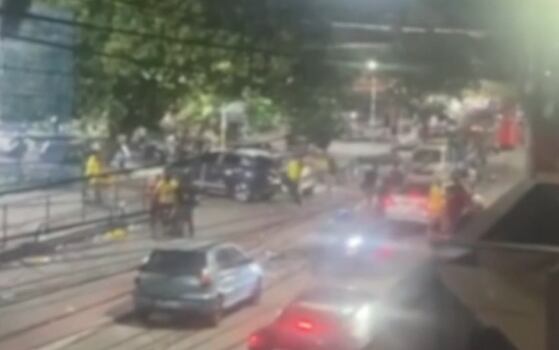 Ataque a tiros na praça Jardim Anhangá deixa ao menos oito feridos em Duque de Caxias (RJ)