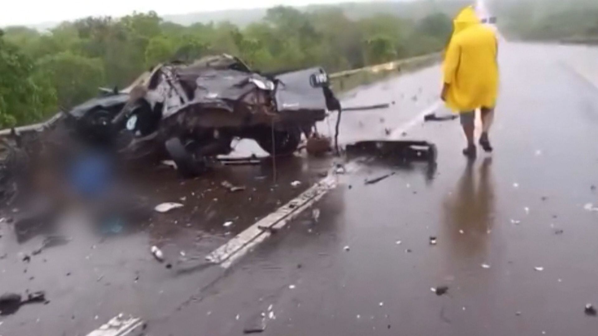 Dois militares morrem em acidente na estrada