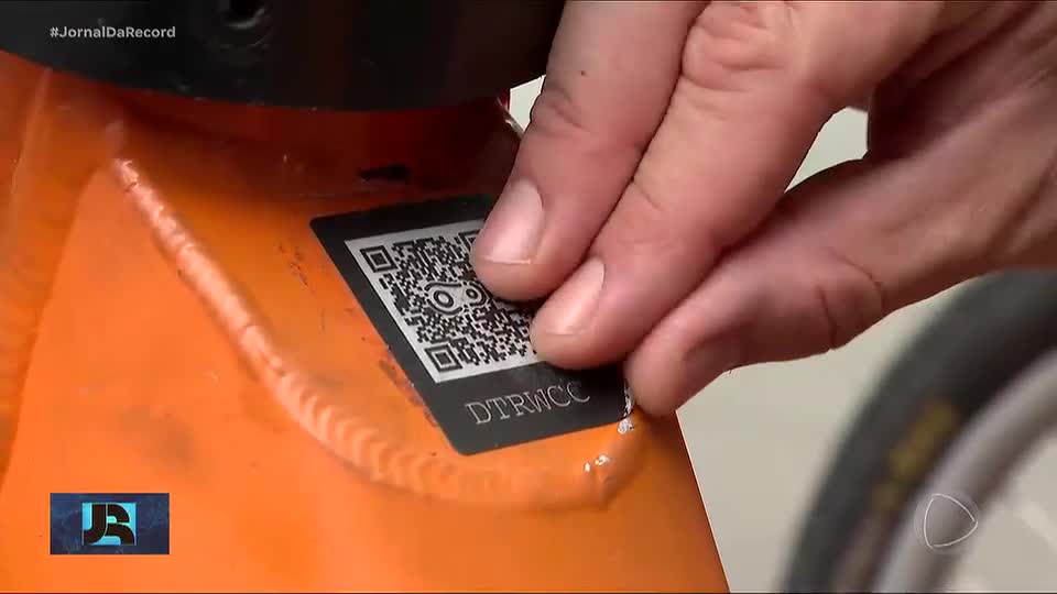 Golpe do aluguel de bicicletas: criminosos trocam QR Code e fazem vítima pagar pela corrida