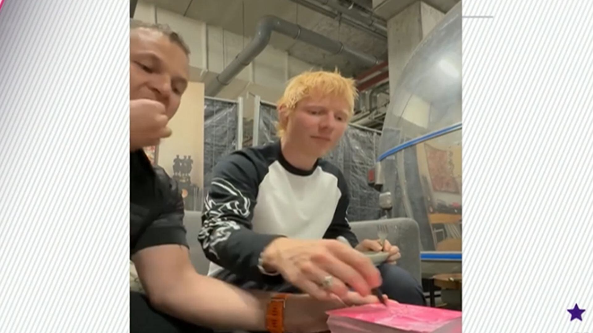 Ed Sheeran passa o dia autografando capas de novo álbum
