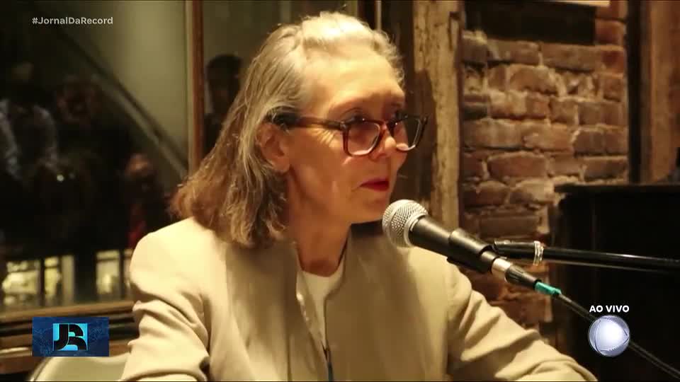 Escritora canadense Anne Carson ganha prêmio Nobel de Literatura
