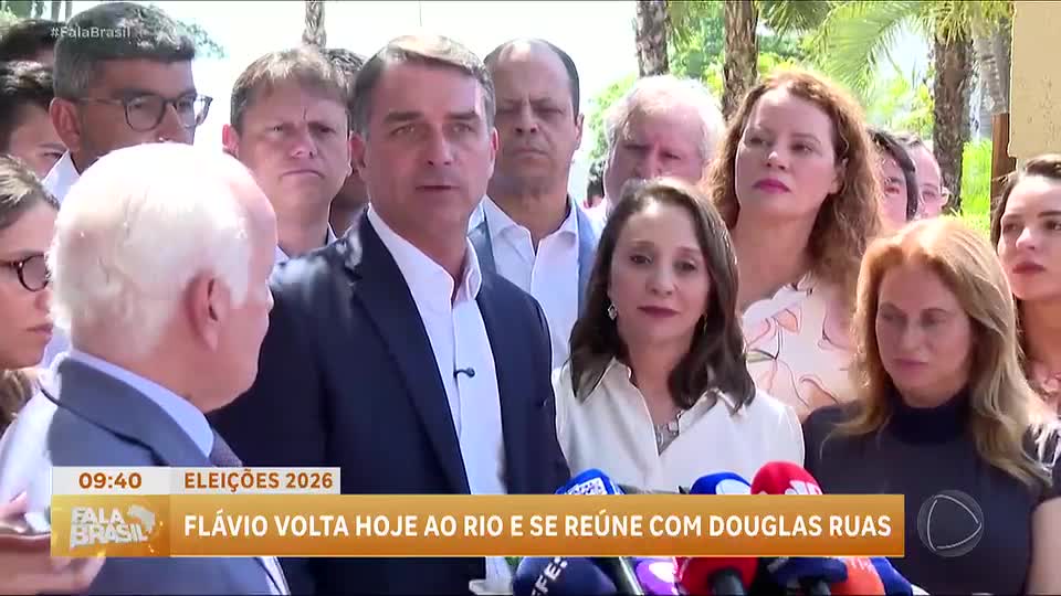 Lula inicia campanha de rua no DF e Flávio Bolsonaro busca apoio no Rio