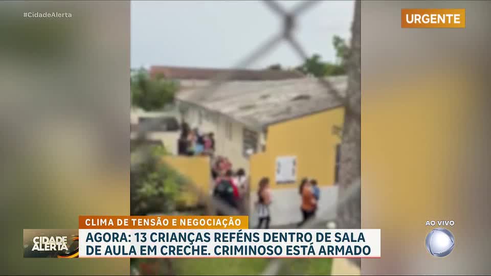 Homem armado faz 13 crianças reféns em creche de Curitiba