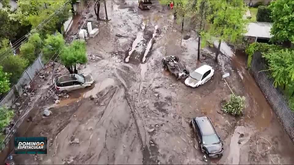 Ondas gigantes, terremoto e temporais provocam destruição em países banhados pelo Pacífico