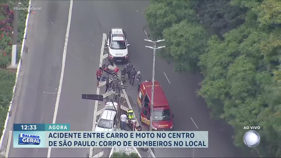 Acidente entre carro e moto deixa motociclista de 31 anos ferido na Avenida do Estado, em São Paulo