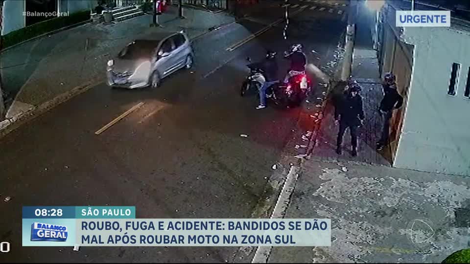 Bandidos roubam moto na zona sul de São Paulo e dois deles são presos em Santo André (SP)