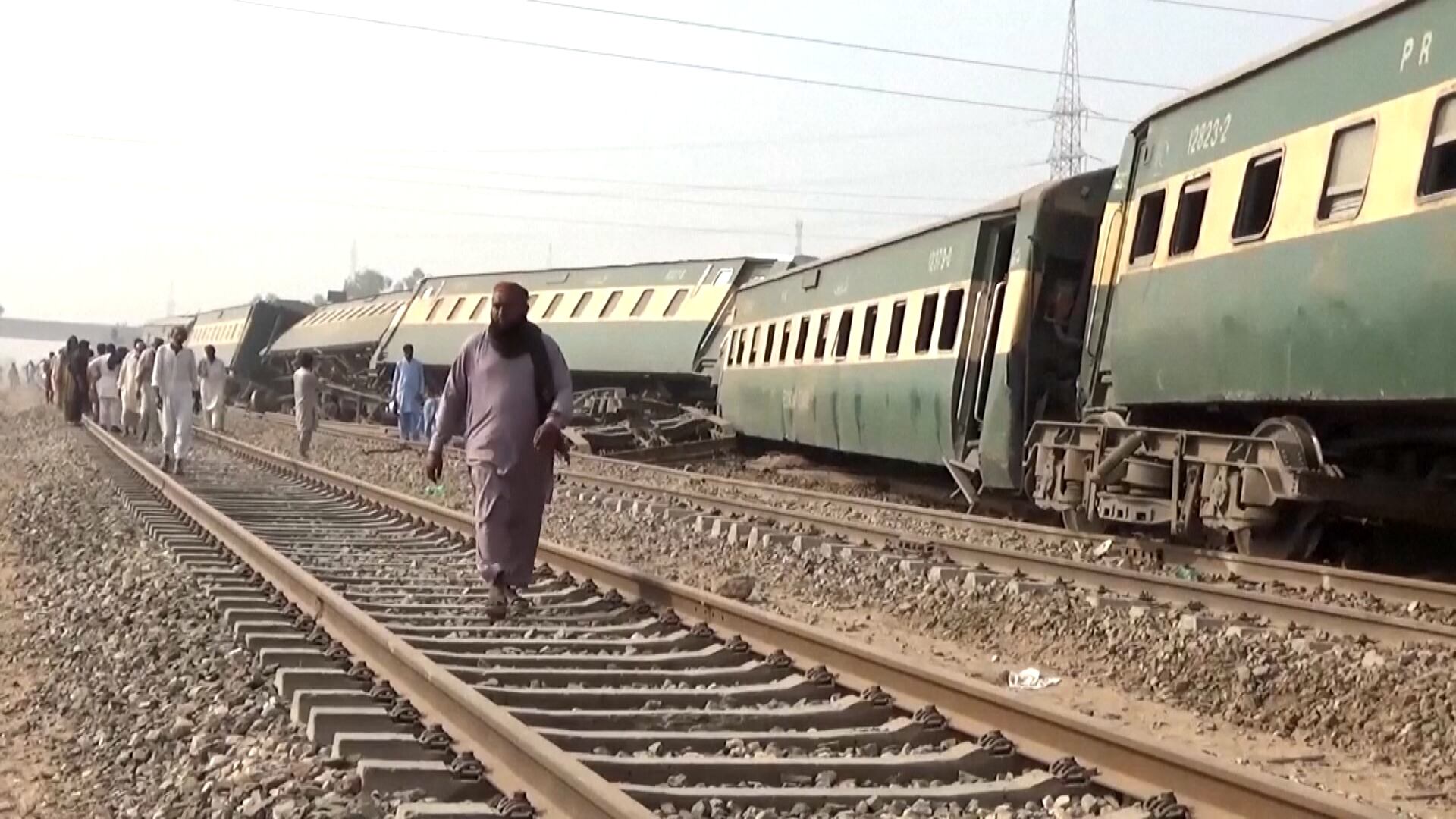 Descarrilamento de trem deixa ao menos quatro mortos e 30 feridos no Paquistão