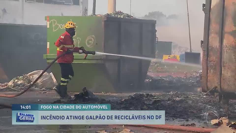 Governo anuncia medidas para ajudar família afetadas por incêndio em galpão de recicláveis no DF