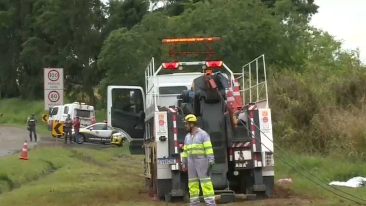 Grave acidente com micro-ônibus deixa três mortos no interior de SP