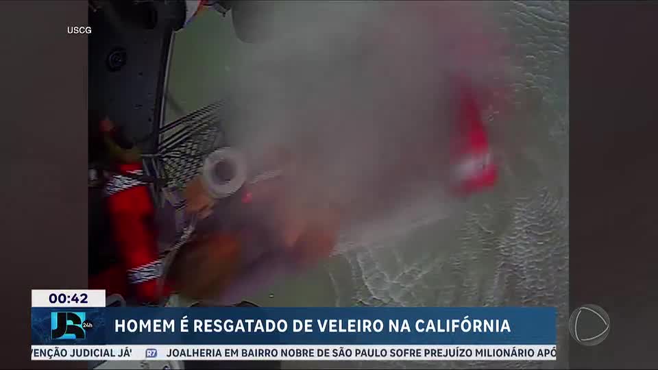 Homem é resgatado de veleiro que afundava no litoral da Califórnia, nos EUA
