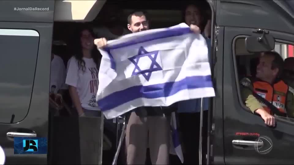 Hamas liberta 20 reféns israelenses que estavam em cativeiro há dois anos