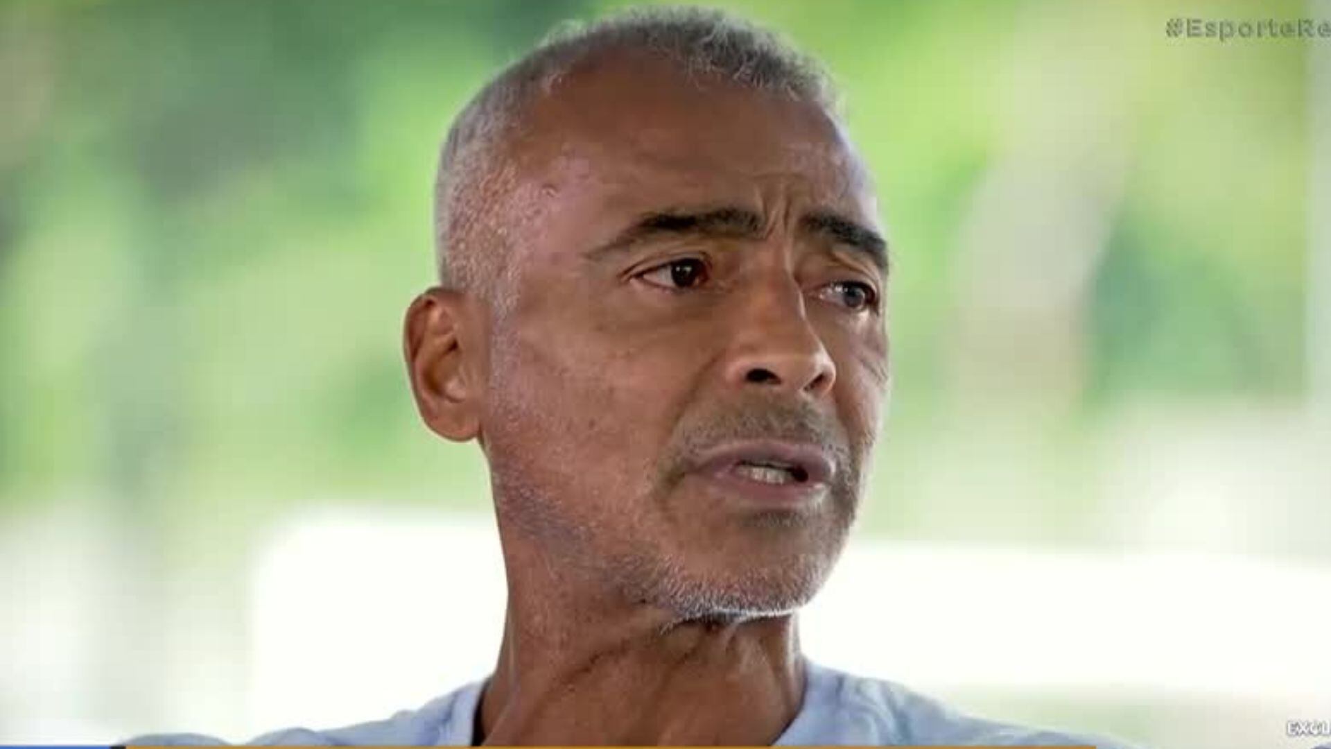 Romário aparece em carro com quatro mulheres e chama atenção