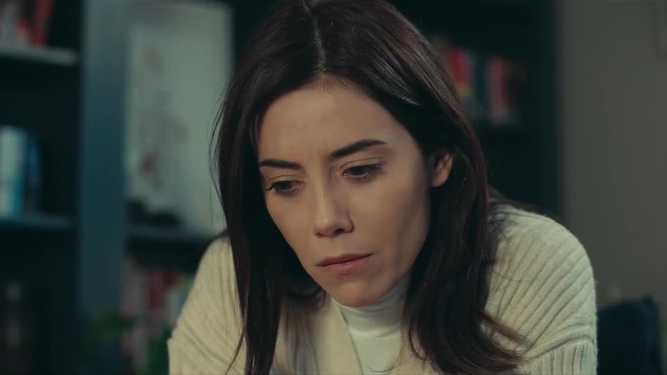 Asya sente que perdeu o amor de Ali | Iludida