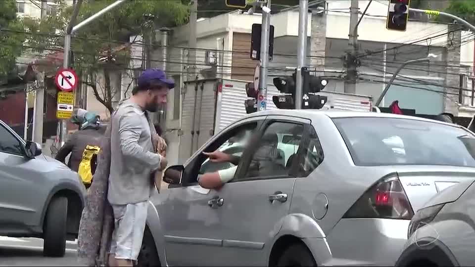 E se Fosse Você?: Experimento testa a reação das pessoas a diferentes pedidos de dinheiro na rua