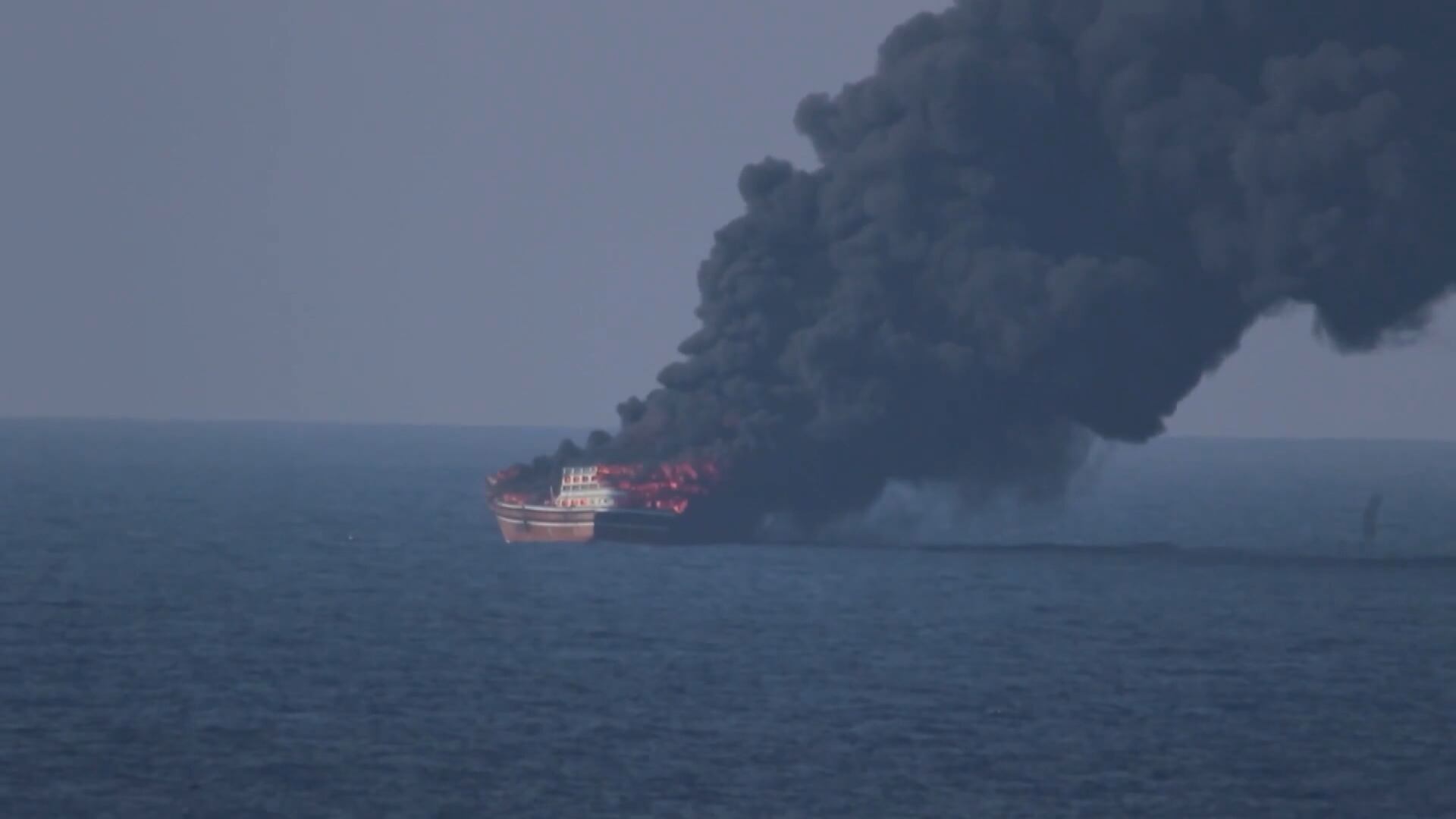 Barco associado ao Irã é destruído pelos Estados Unidos