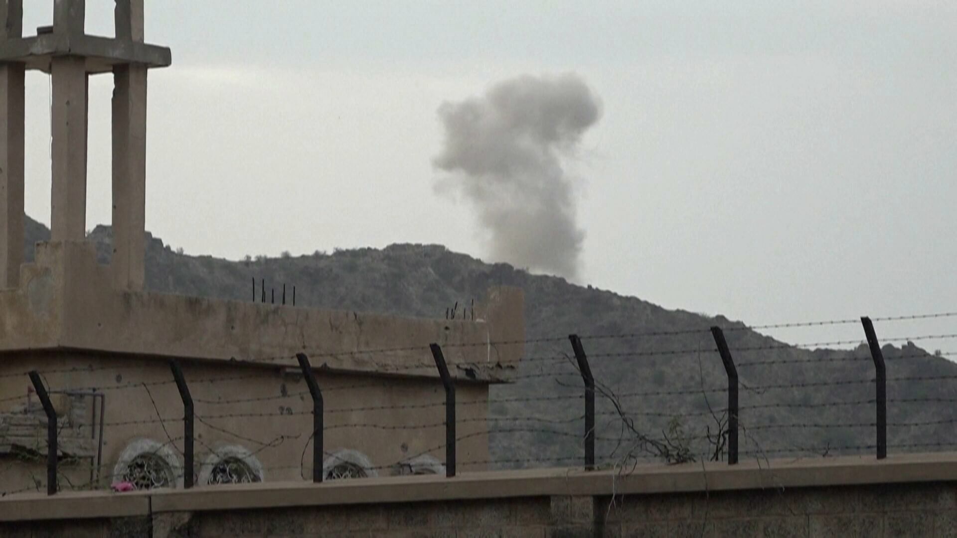 Houthis lançam mísseis contra palácio presidencial do Iêmen
