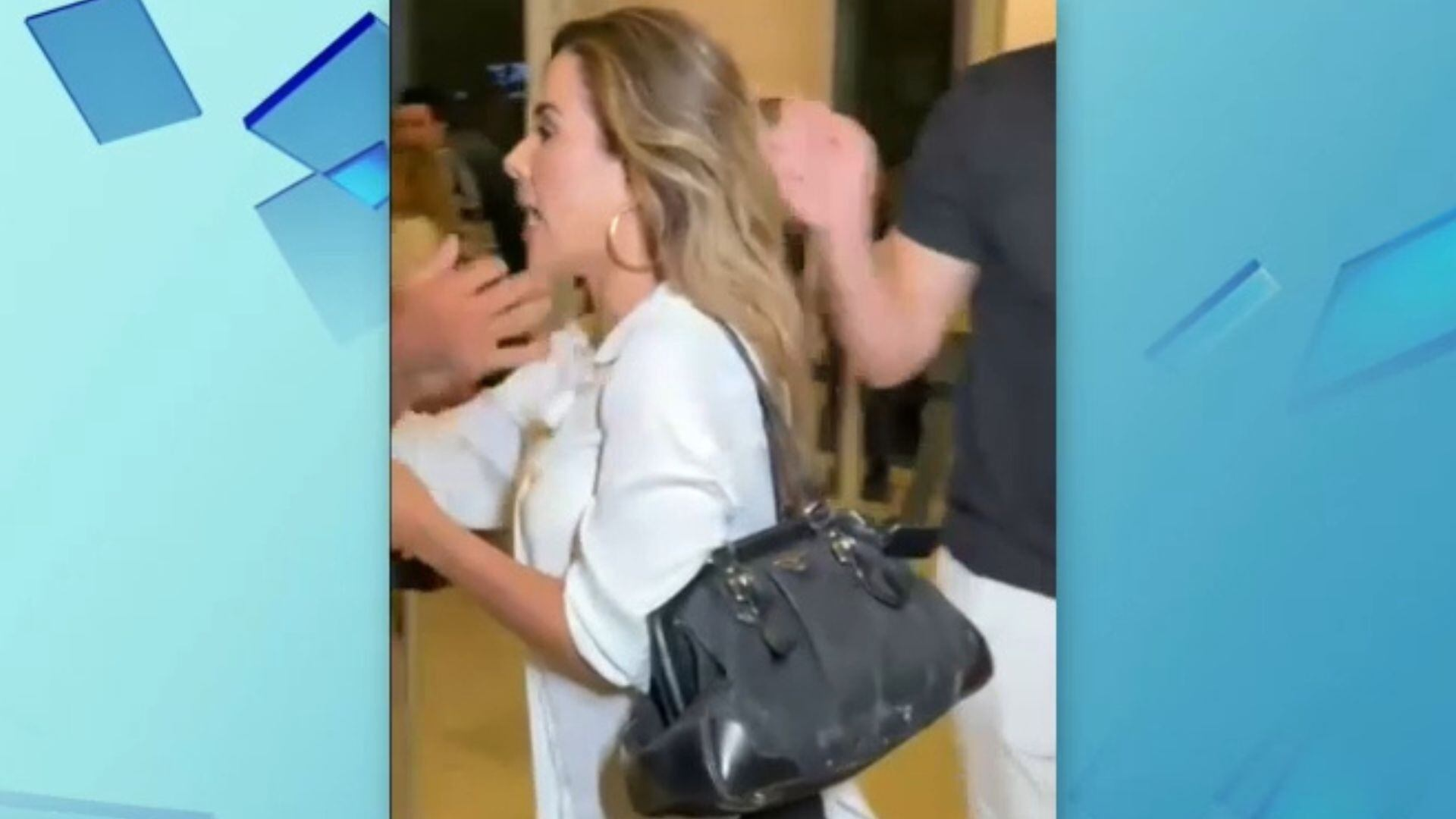 Wanessa Camargo é flagrada usando bolsa de grife mofada