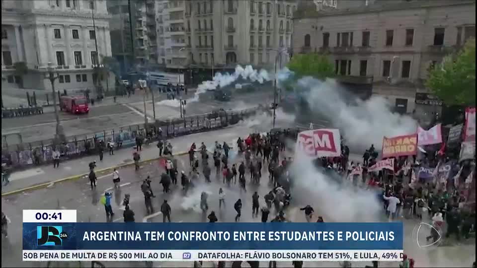 Protesto por recursos para universidades termina em confronto na Argentina