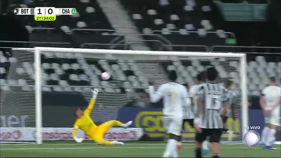 É seleção? Anderson faz defesas assustadoras e salva Chapecoense de goleada; confira