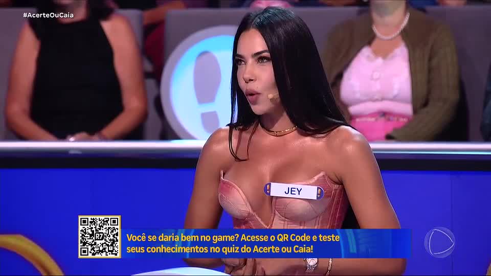 Cantora Jey responde pergunta de forma confiante e se impressiona ao saber que seria eliminada