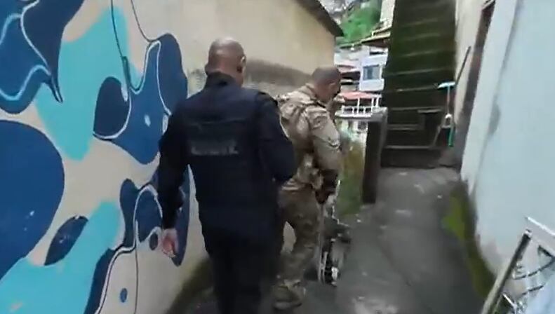 Polícia faz operação para capturar suspeito de balear professora de 81 anos no Leblon