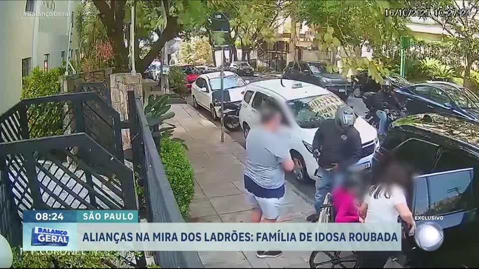 Ladrões de alianças assaltam casal que ajudava idosa a sair do carro