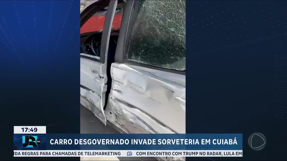 Carro desgovernado em alta velocidade invade sorveteria em Cuiabá, no Mato Grosso