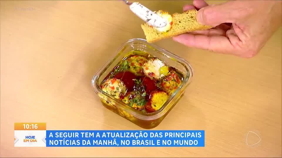 Truques de Cozinha: Aprenda a preparar um petisco com iogurte, ervas e azeite para servir na torrada