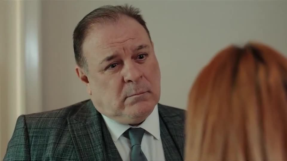 Segredo de Haluk fica ameaçado | Iludida