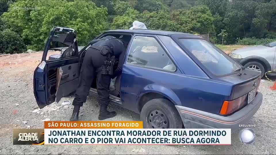 Jovem é morto a facadas após encontrar homem dormindo em seu carro e pedi-lo para sair