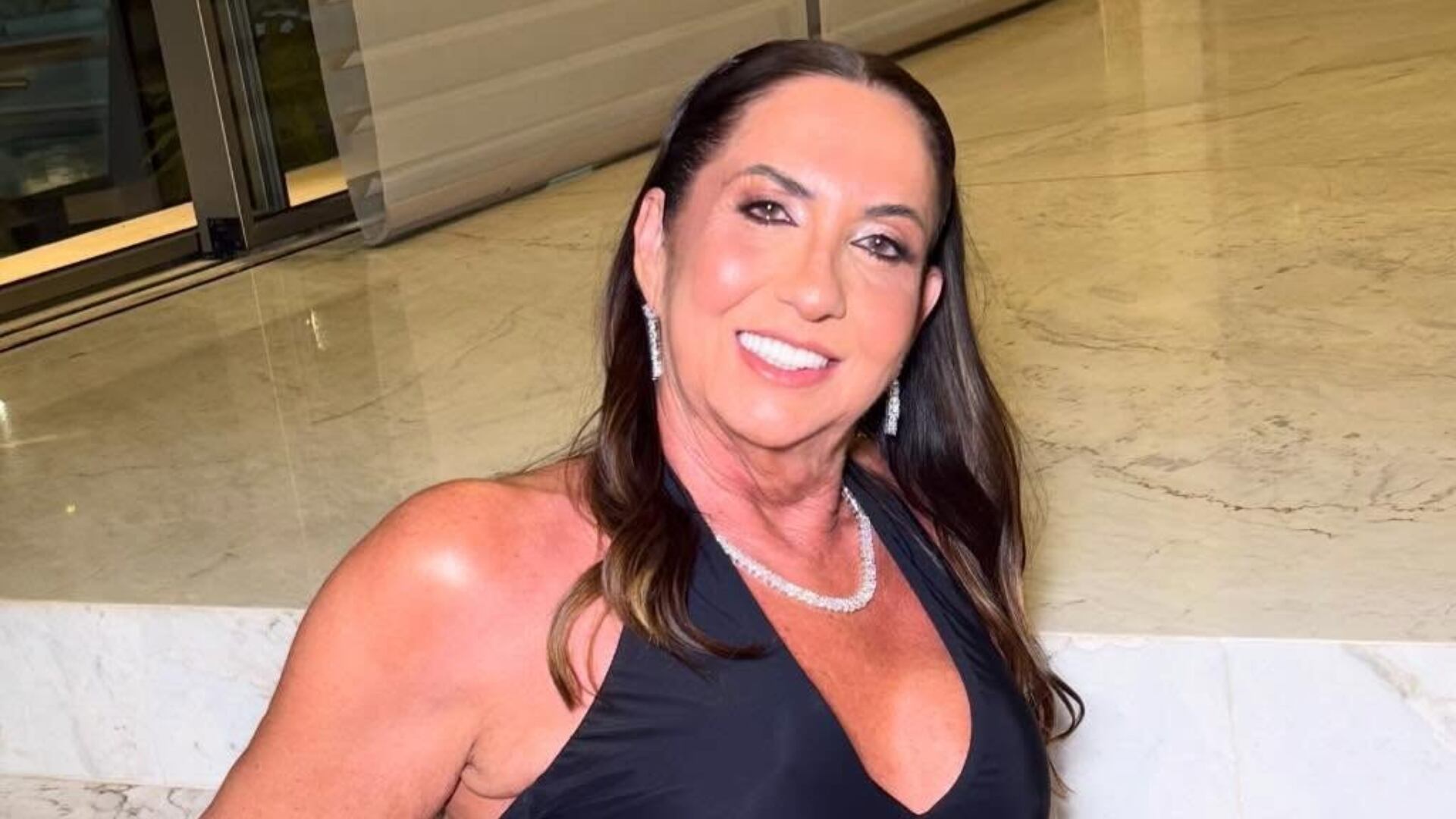 Mãe de Virginia diz que já foi faxineira e está morrendo de saudade de limpar casa