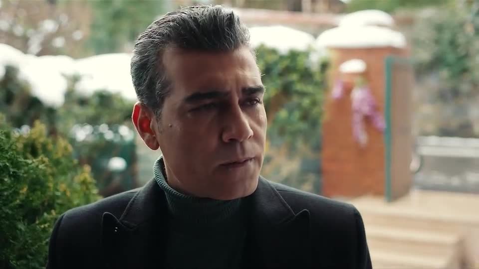 Asya decide seguir em frente e Volkan fica fora de si | Iludida