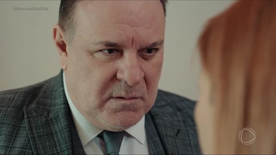 Haluk tenta subornar Hicran para que ela suma de vez da sua vida | Iludida