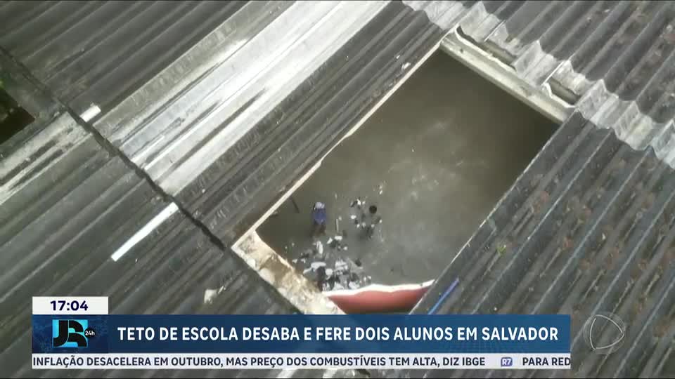 Teto de escola desaba e deixa dois alunos feridos em Salvador