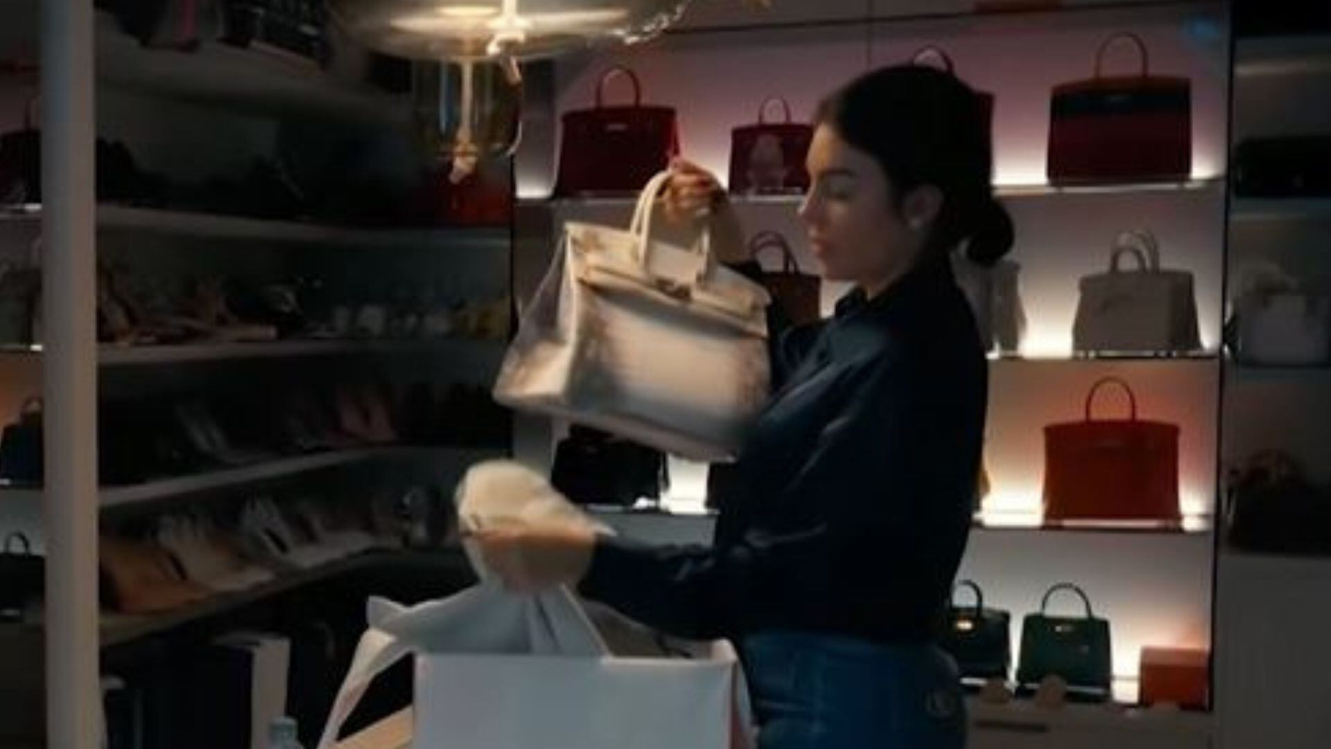 Mulher de Cristiano Ronaldo exibe bolsa de couro de crocodilo que custa R$ 1,2 milhão