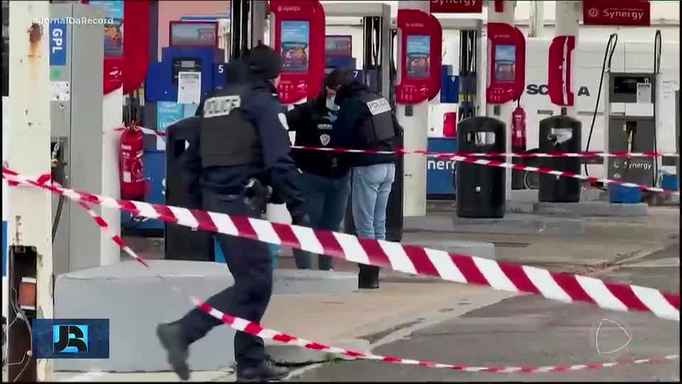 Pessoa morre e quatro ficam feridas em ataque a tiros nos arredores de Paris