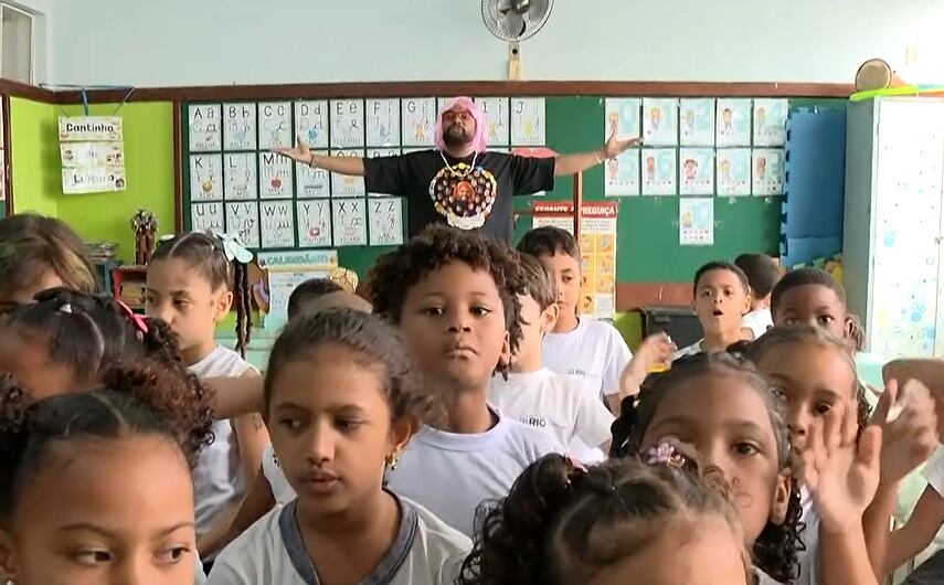 Professor transforma educação infantil com música e criatividade no Rio de Janeiro