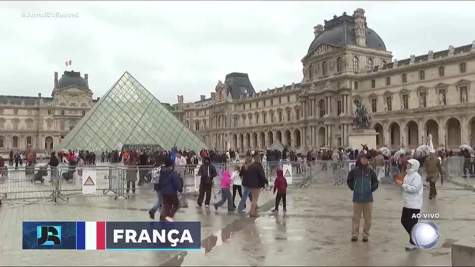 Governo francês decide não abrir principais museus de Paris por medo de novas manifestações