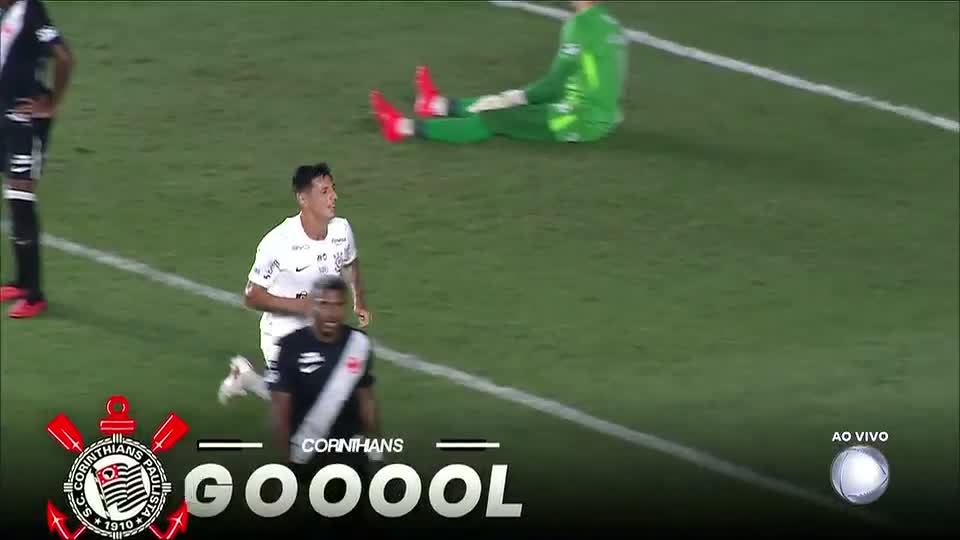 Gol do Corinthians! Matheus Bidu vira sobre o Vasco com lance de futevôlei