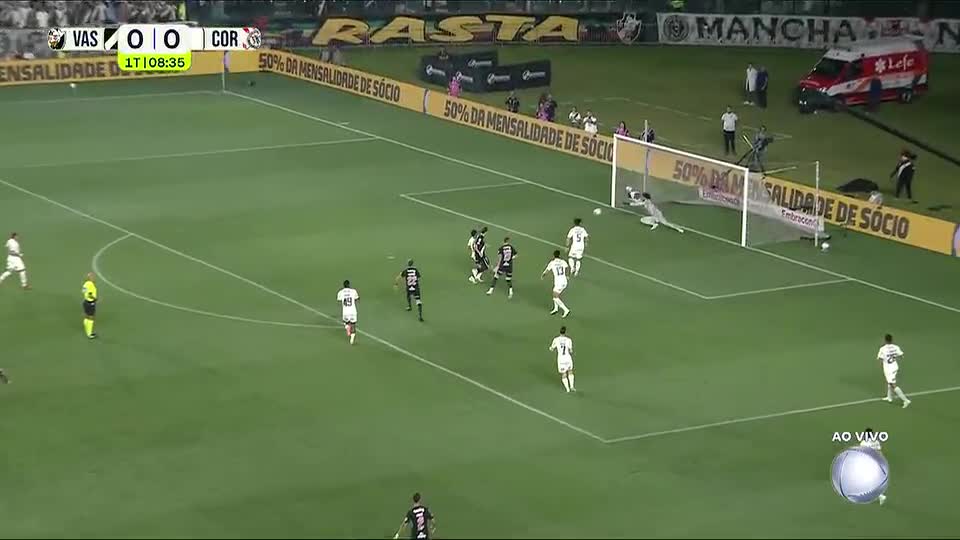 Hugo Souza fecha o gol e impede primeiro do Vasco com grande defesa