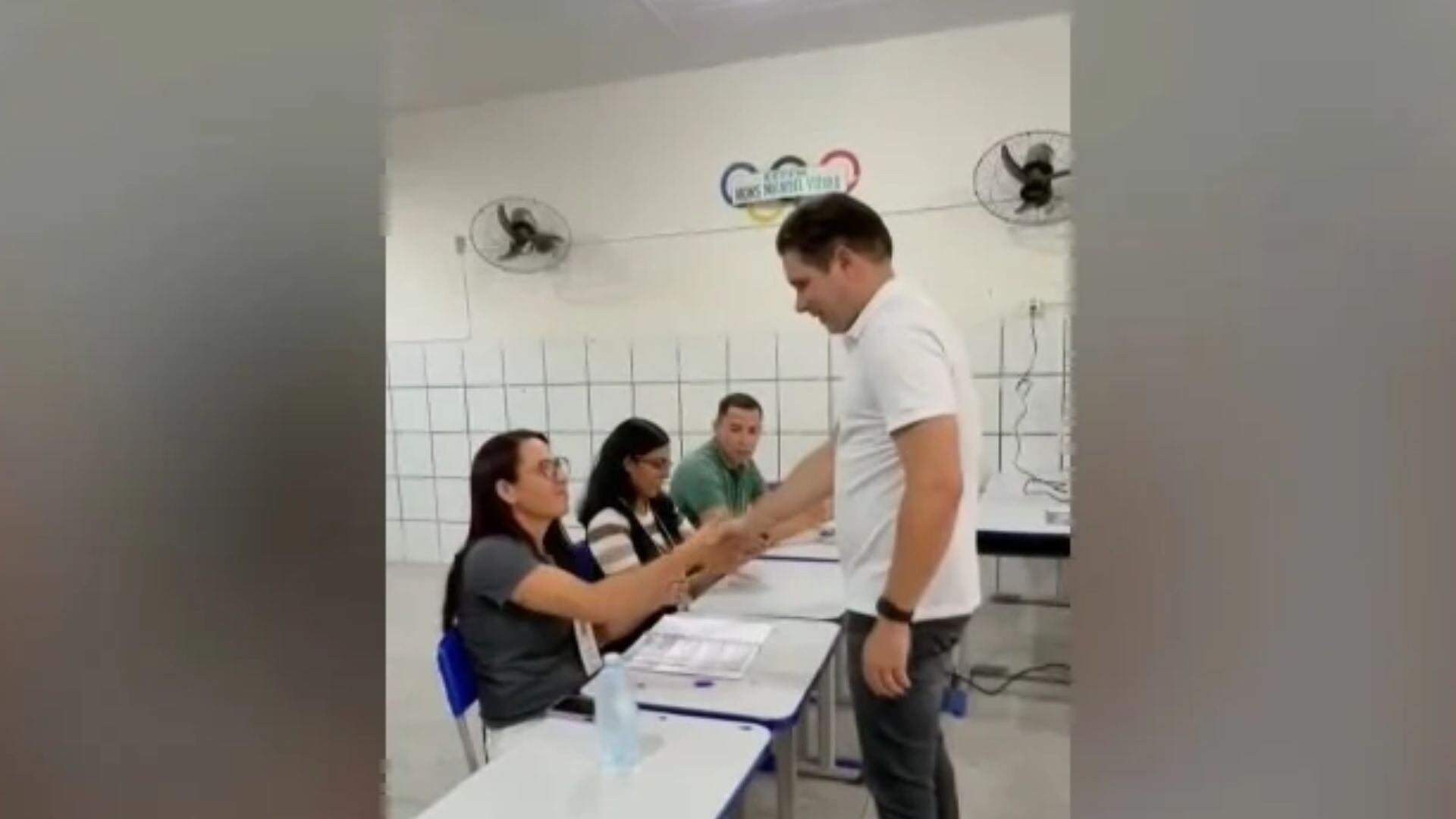 Presidente da Câmara, Hugo Motta vota na Paraíba