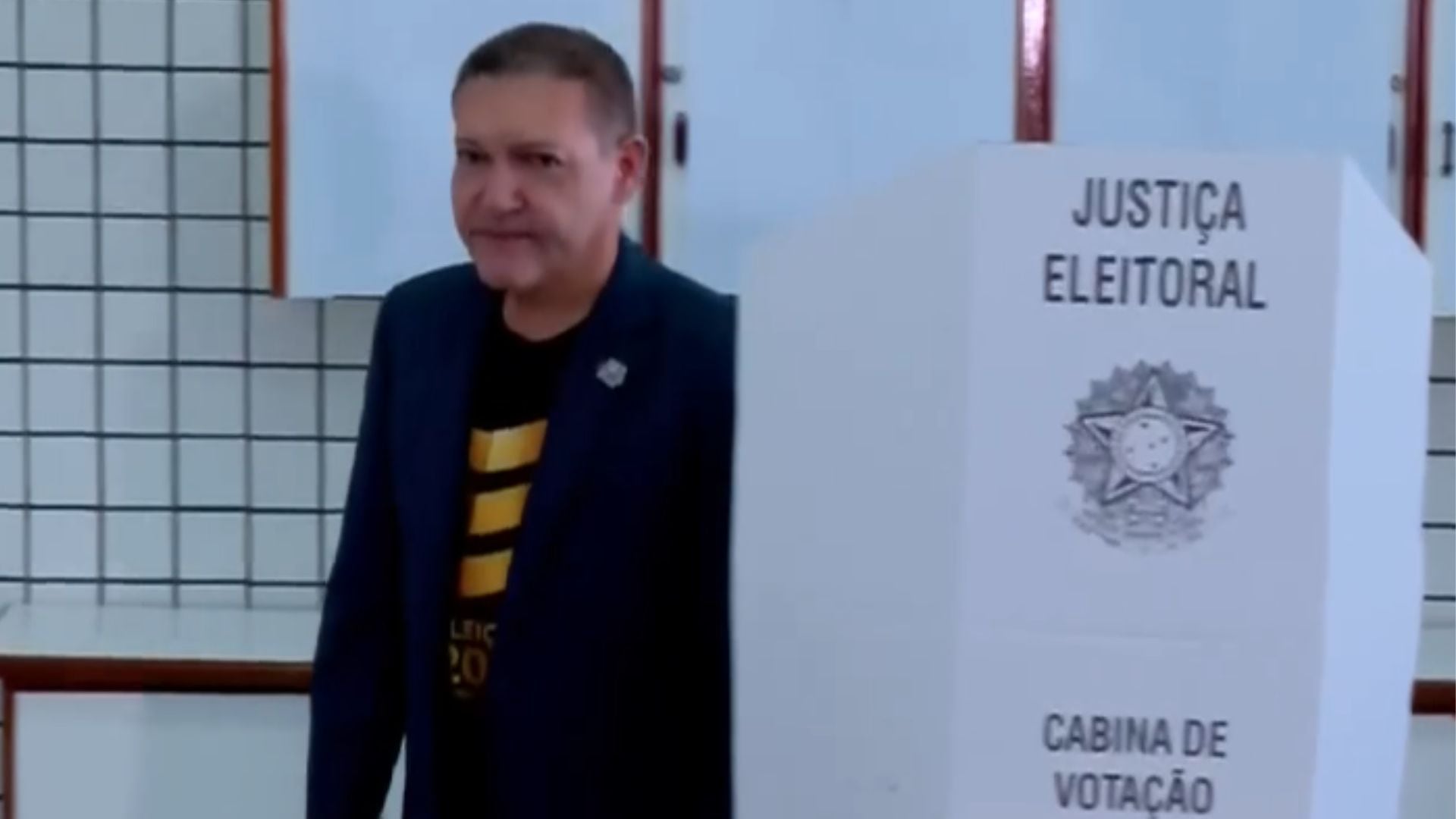Presidente do TSE, Kassio Nunes Marques vota em colégio de Brasília