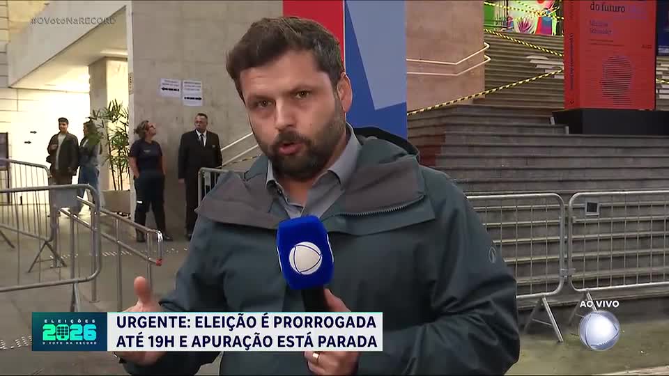 Colégio eleitoral em SP mantém eleitores no saguão até novas informações sobre prorrogação