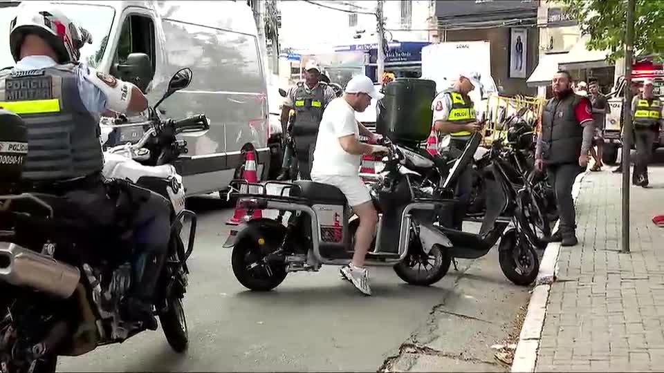Aumento de acidentes obriga cidades a adotarem novas regras para bicicletas e patinetes elétricos