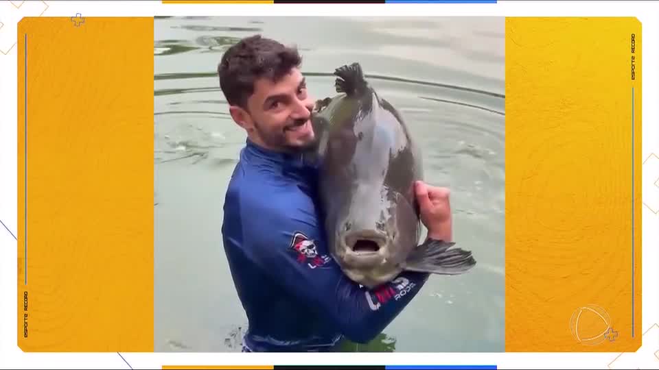 Rolê na Rede: 'Goleiro pescador'? Rafael do São Paulo pega peixe enorme e posta vídeo na internet
